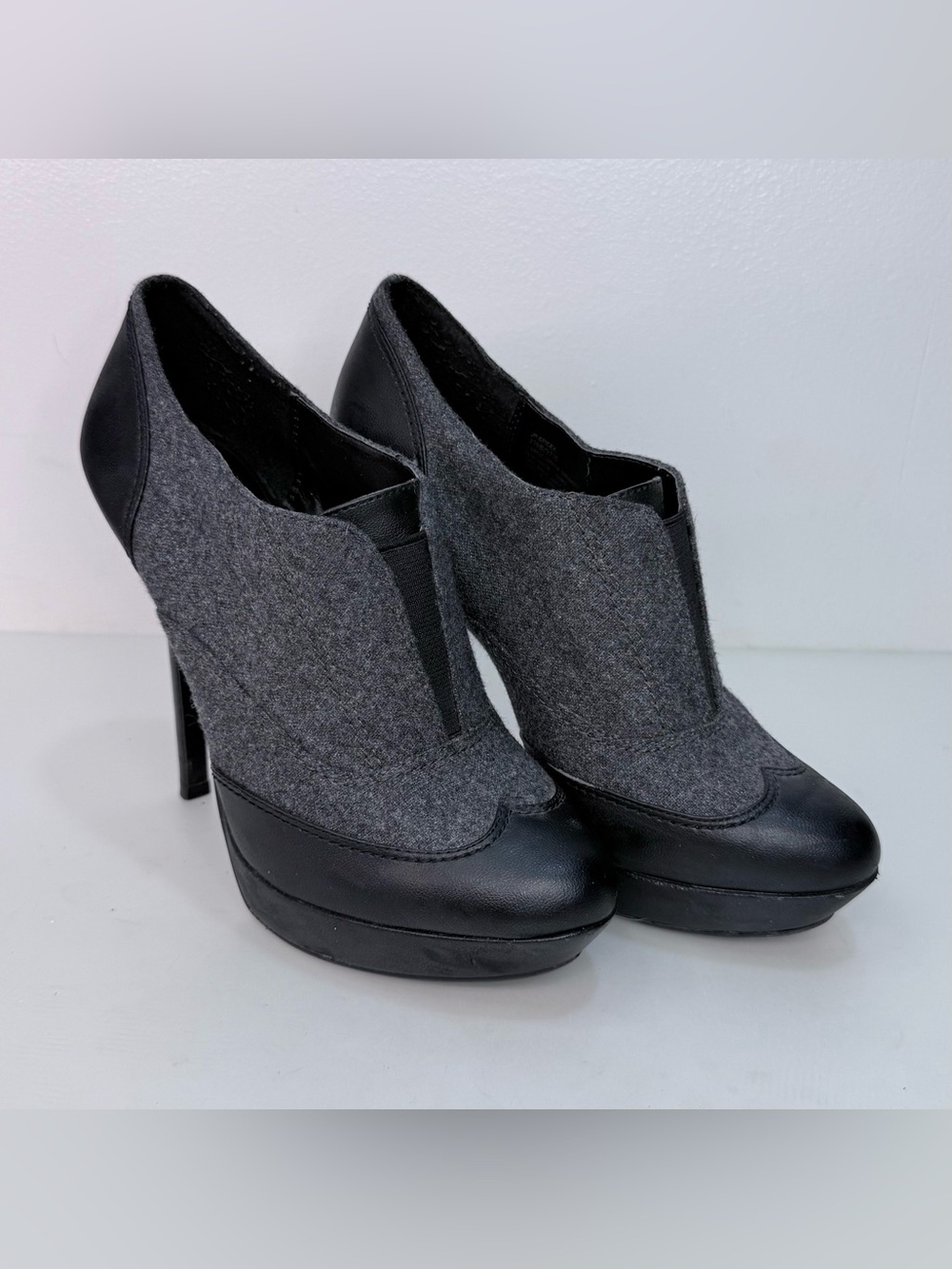 JS by Jessica Women's Gray Wool and Black Leather Platform Heels